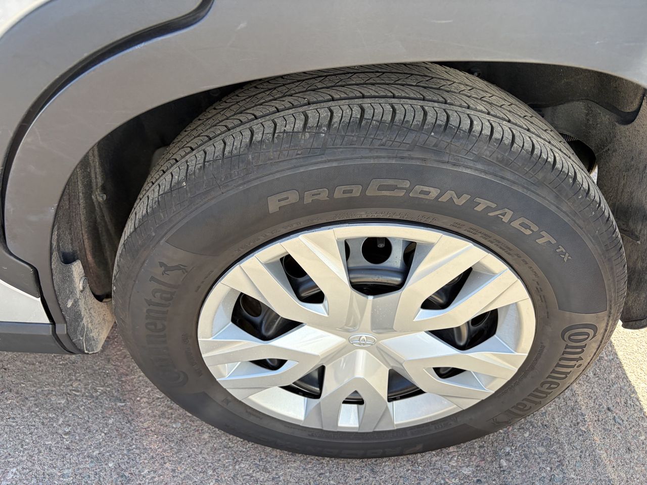Used 2026 Sonic Silver Toyota L image 7
