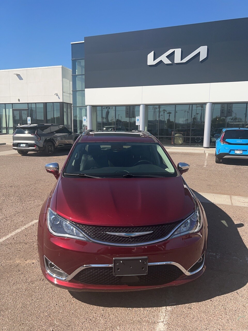 2020 Chrysler Pacifica Hybrid Limited photo 2
