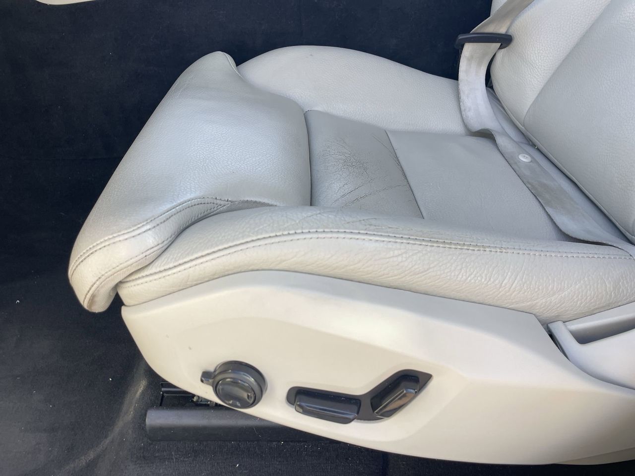 Used 2019 Onyx Black Volvo T5 Momentum image 19