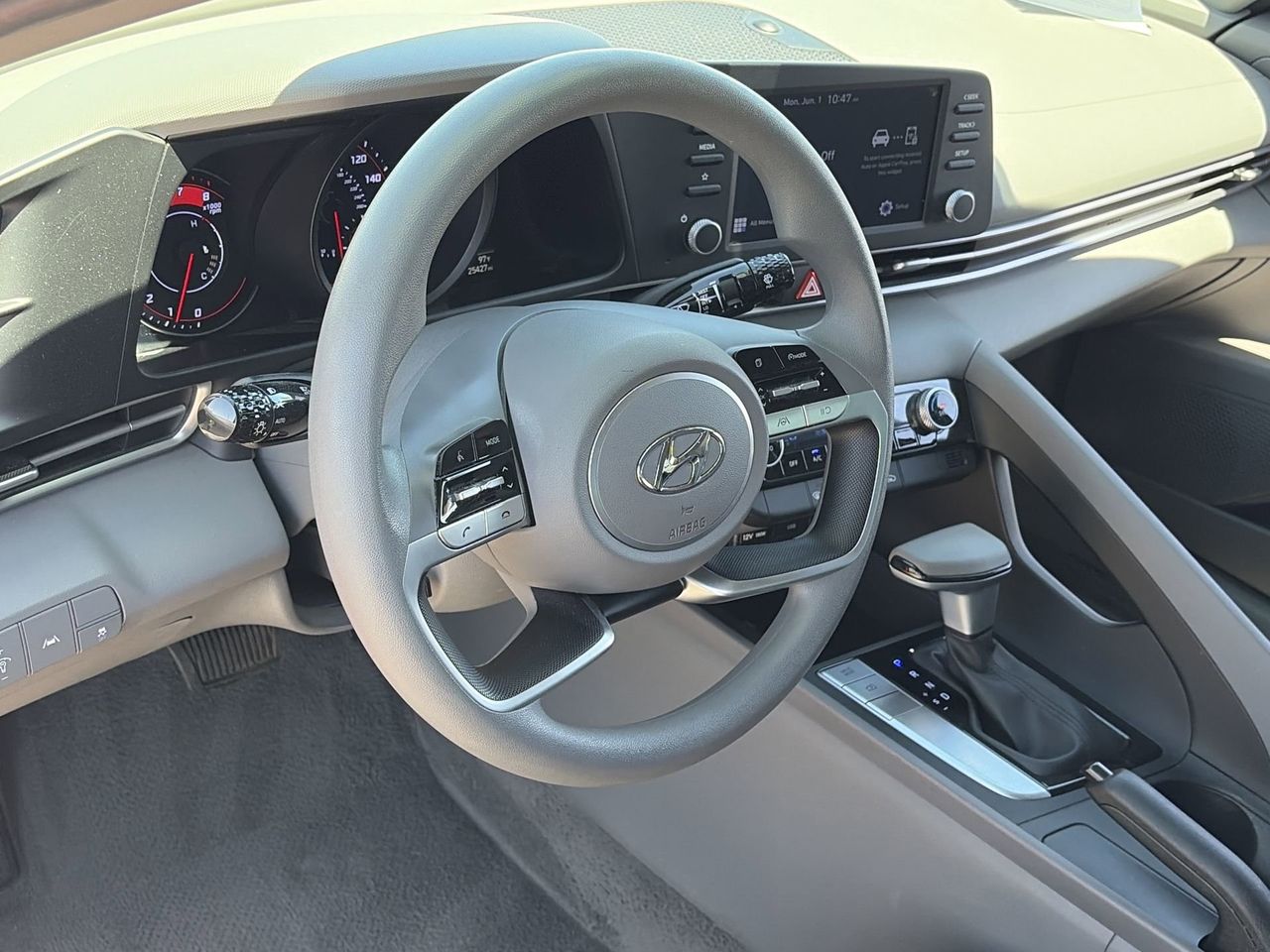 2023 Hyundai Elantra SEL - Photo 17