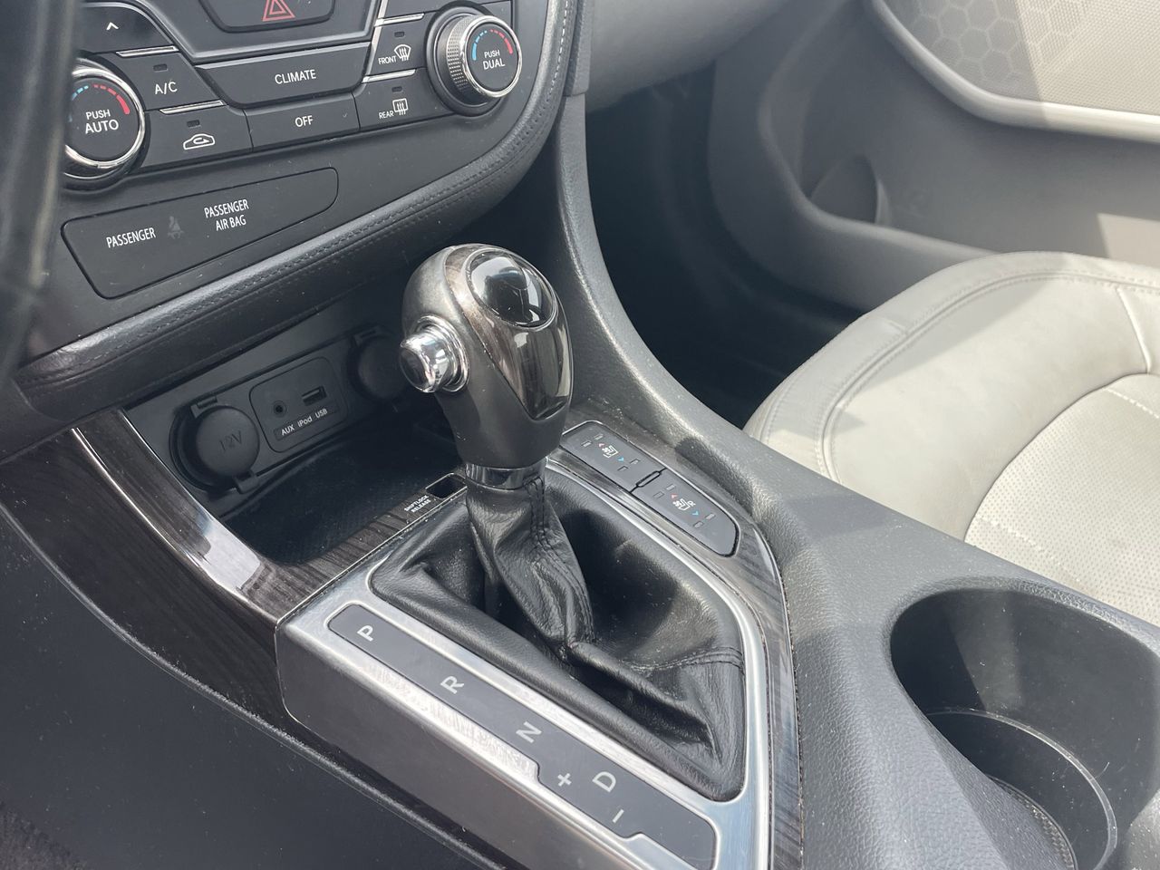 Used 2011 Ebony Black Kia EX image 8