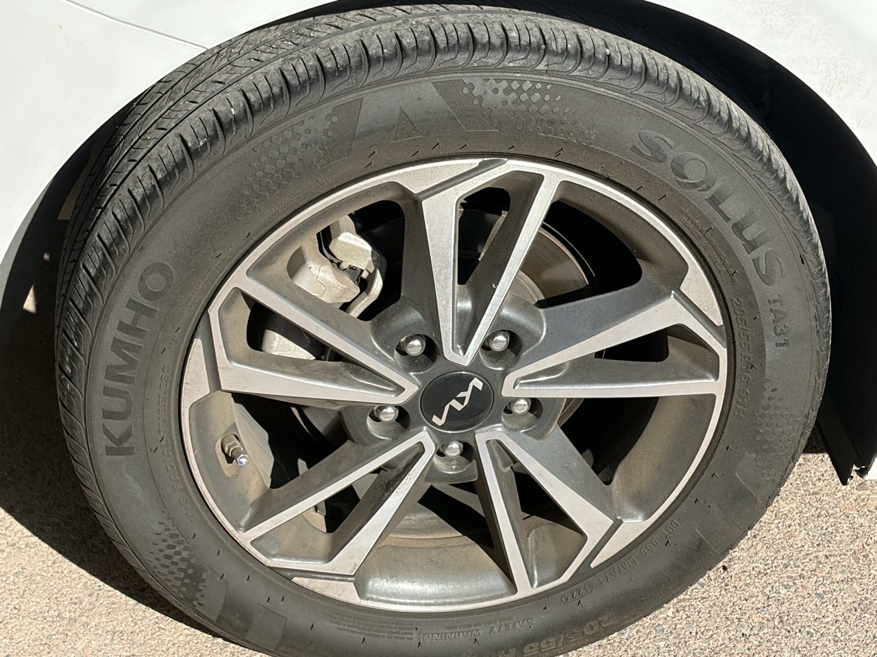 Certified Used 2024 Snow White Pearl Kia LXS image 10