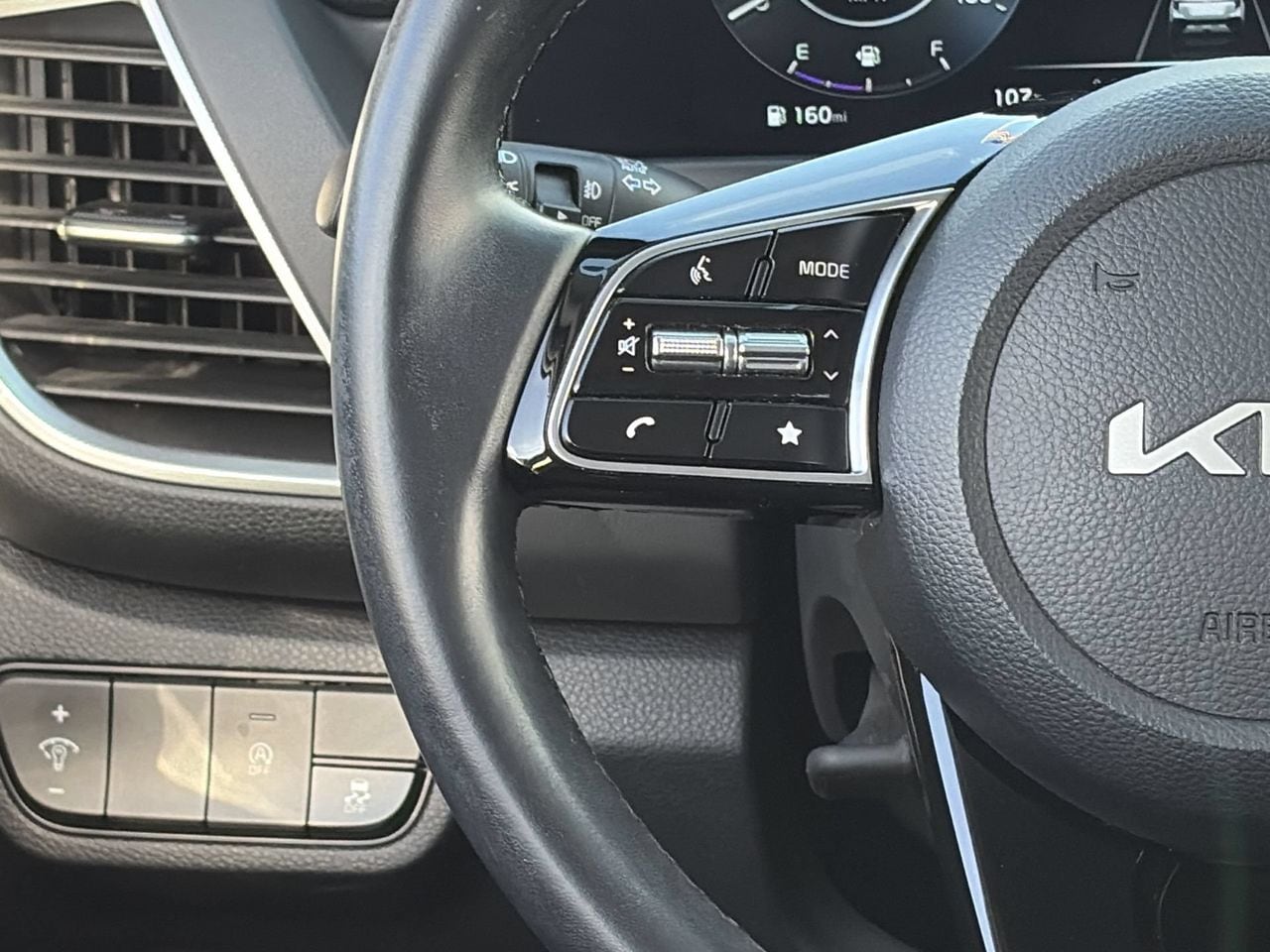 Certified Used 2025 Snow White Pearl Kia EX image 22