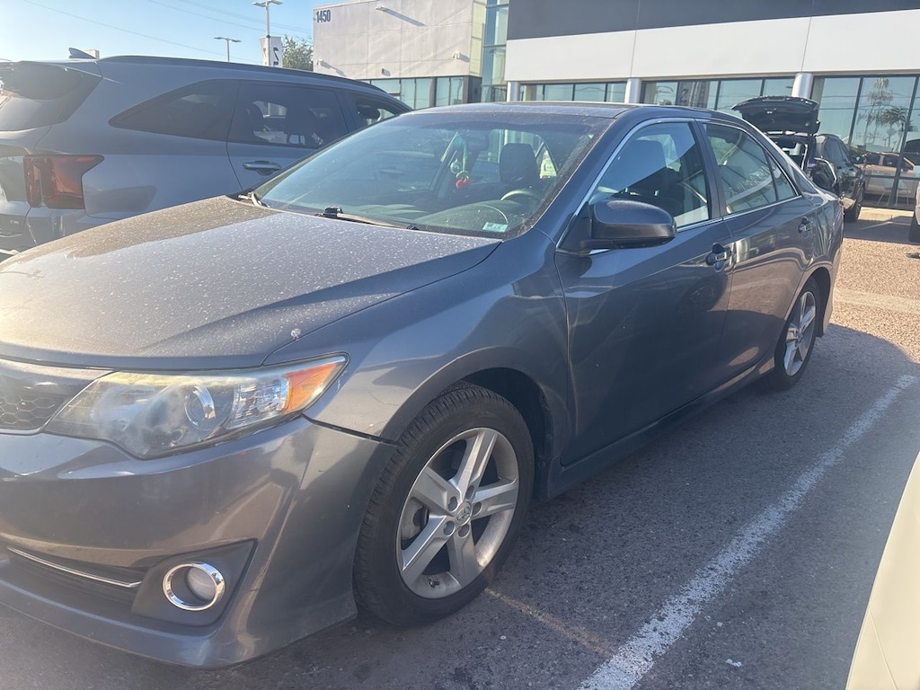 Used 2014 Toyota Camry SE Sedan