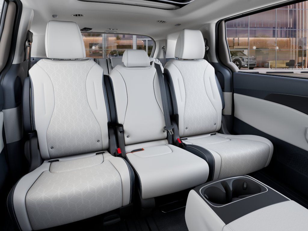 New 2027 Ceramic Silver Kia SX image 16