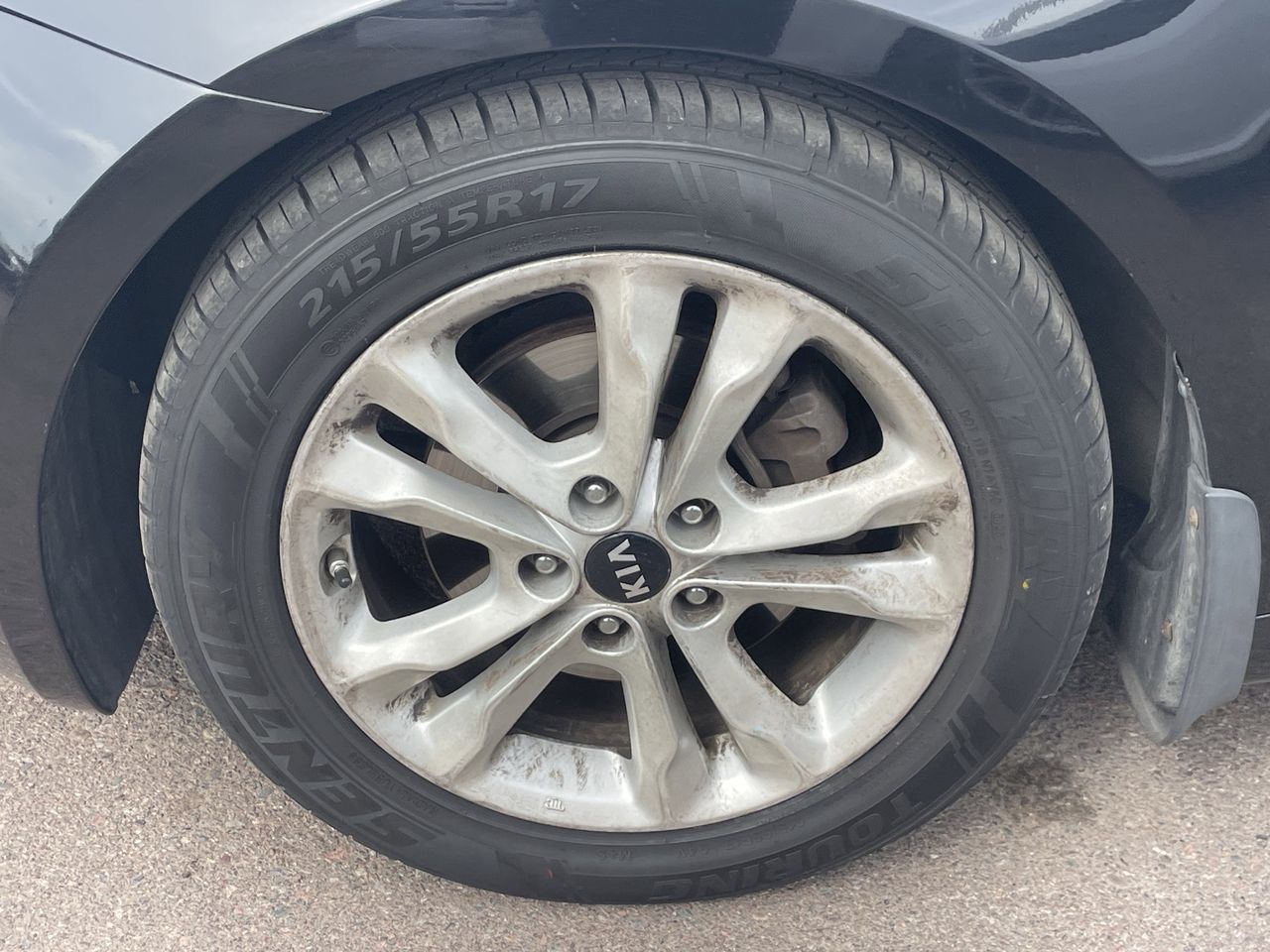 Used 2011 Ebony Black Kia EX image 5