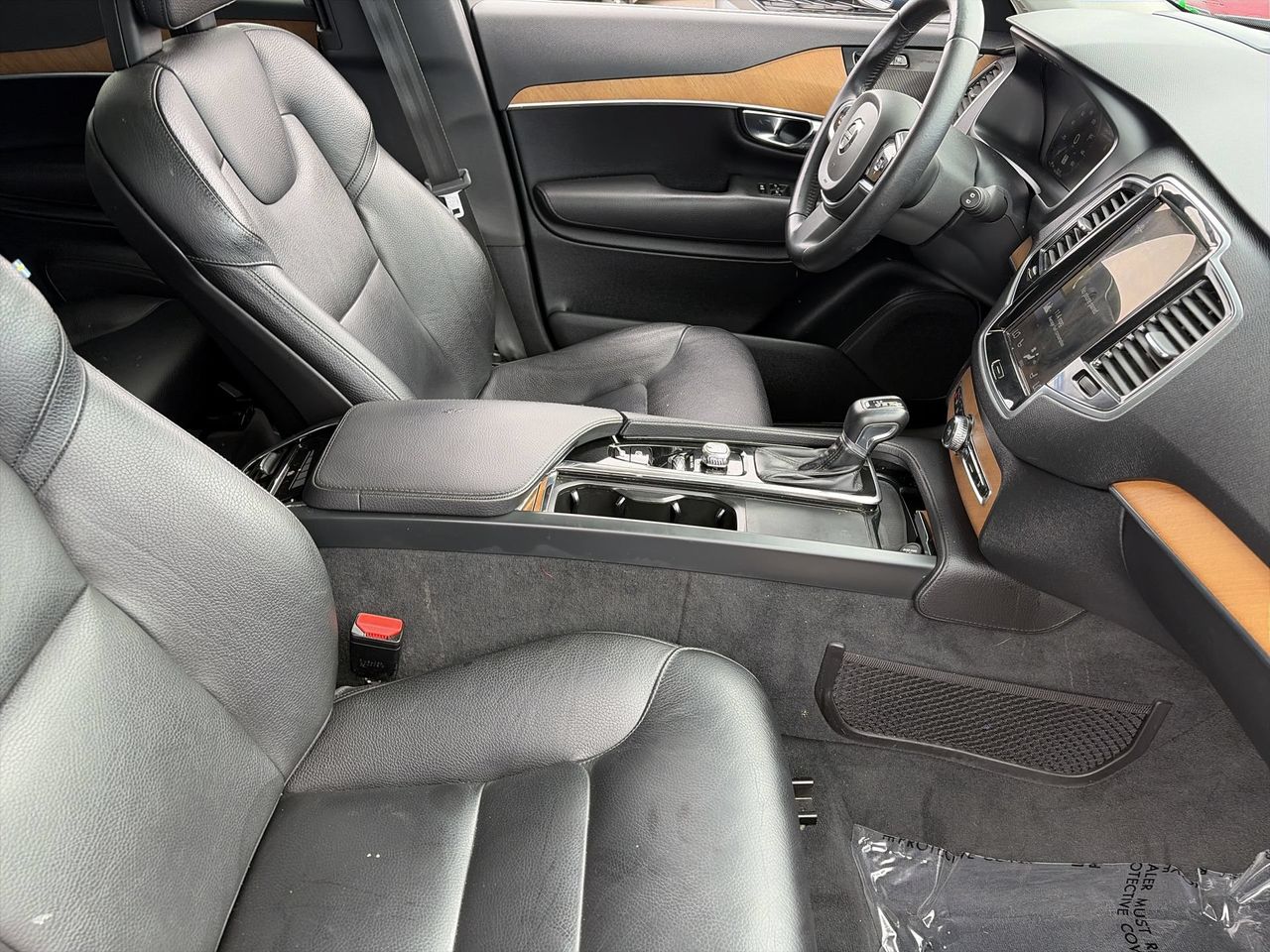 Used 2021 Denim Blue Volvo T6 Momentum 7 Passenger image 11