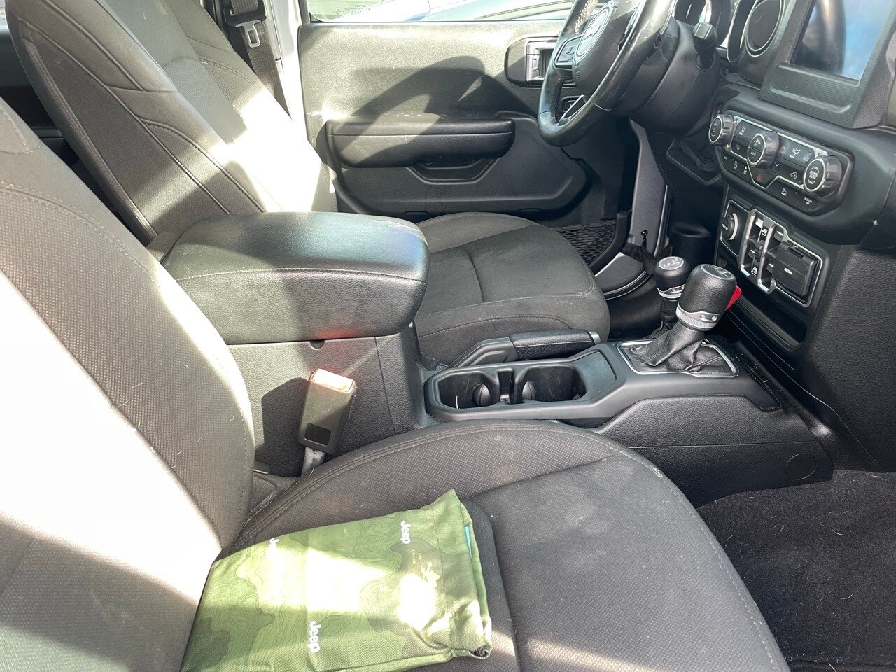 2021 Jeep Gladiator Sport photo 3