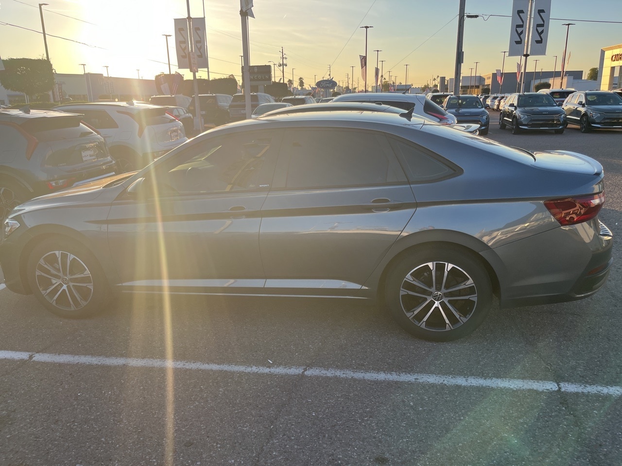 2023 Volkswagen Jetta Sport's photo