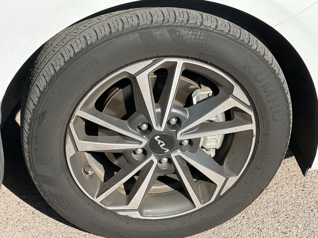 Certified Used 2024 Snow White Pearl Kia LXS image 9