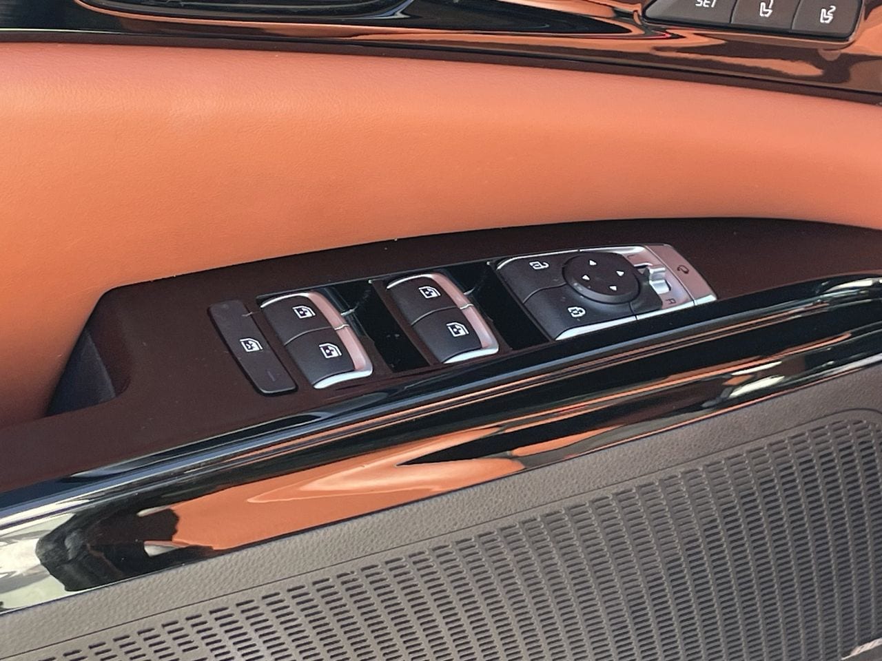 Certified Used 2024 Snow White Pearl Kia SX image 12