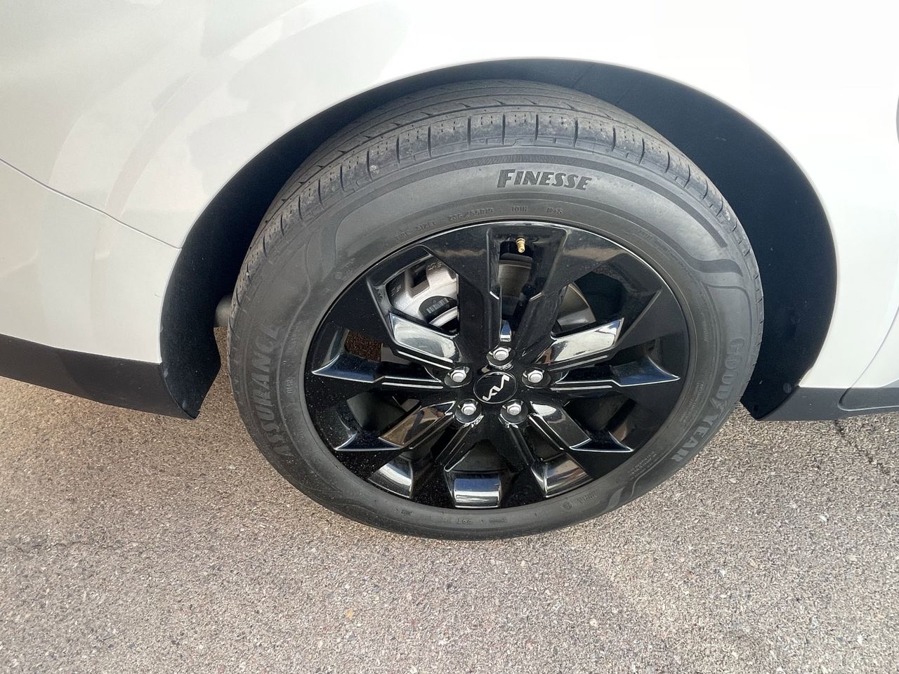 Certified Used 2024 Snow White Pearl Kia SX image 16