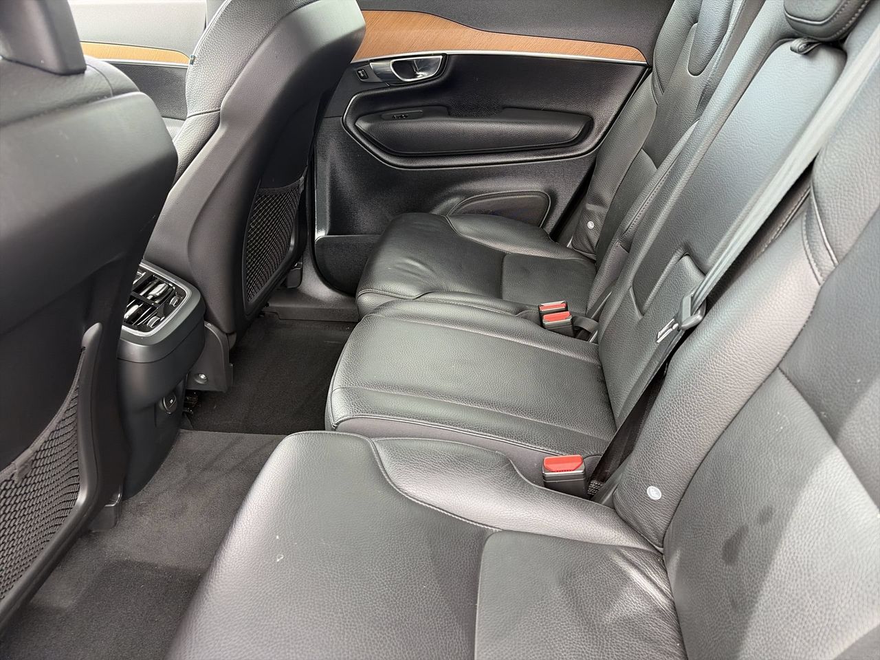 Used 2021 Denim Blue Volvo T6 Momentum 7 Passenger image 16