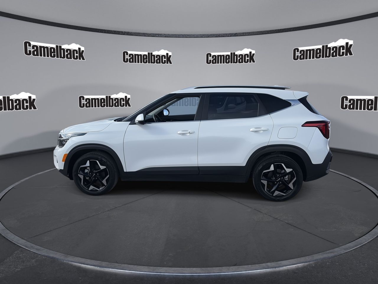 Certified Used 2025 Snow White Pearl Kia EX image 4