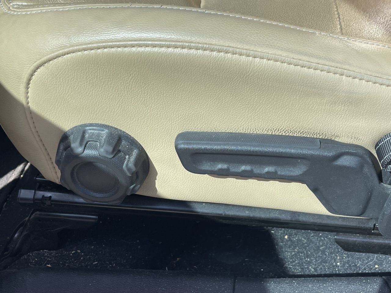 Used 2018 Bright White Jeep Unlimited Sahara 4x4 image 8