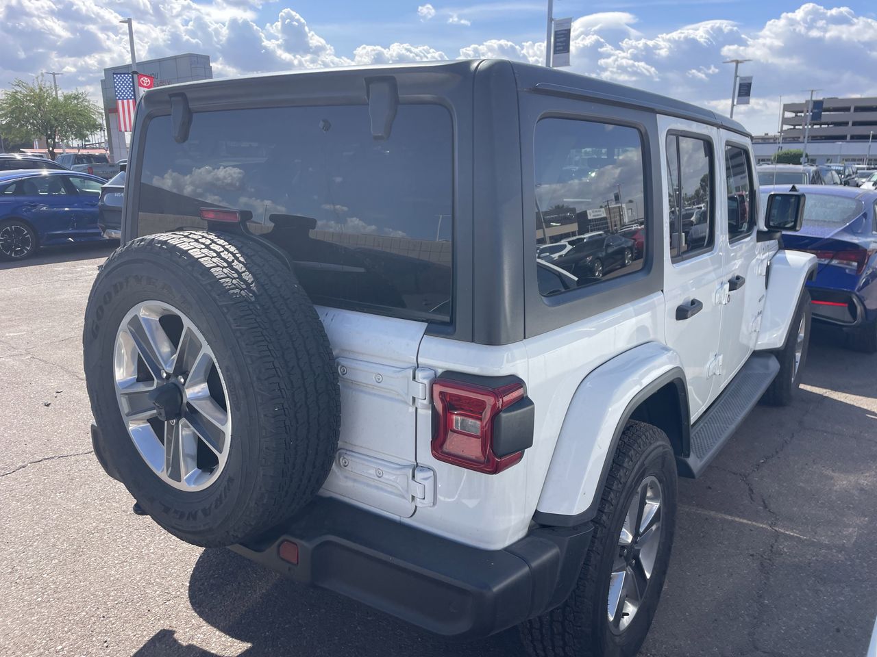 Used 2018 Bright White Jeep Unlimited Sahara 4x4 image 16