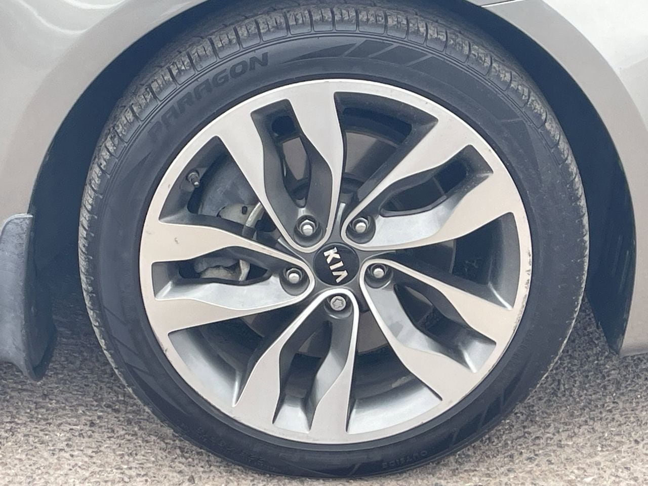 Used 2015 Titanium Silver Kia SX Turbo FWD image 9