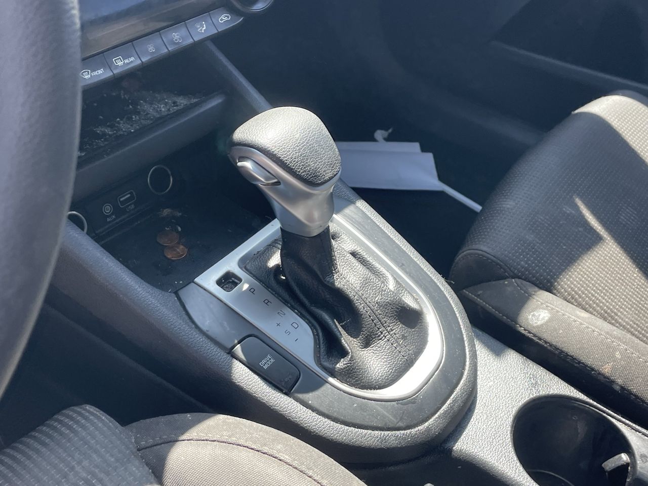 Used 2019 Clear White Kia LXS image 8