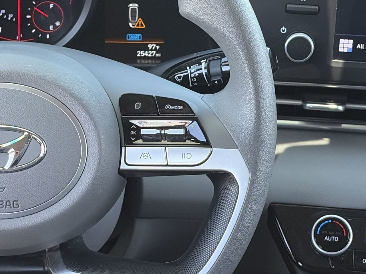 2023 Hyundai Elantra SEL - Photo 23