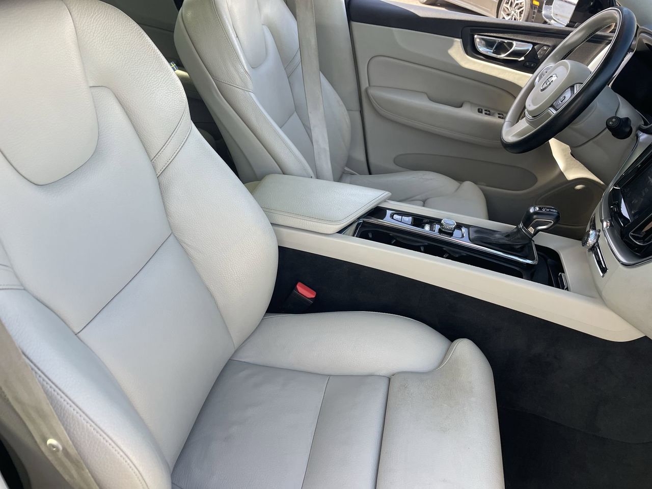 Used 2019 Onyx Black Volvo T5 Momentum image 10