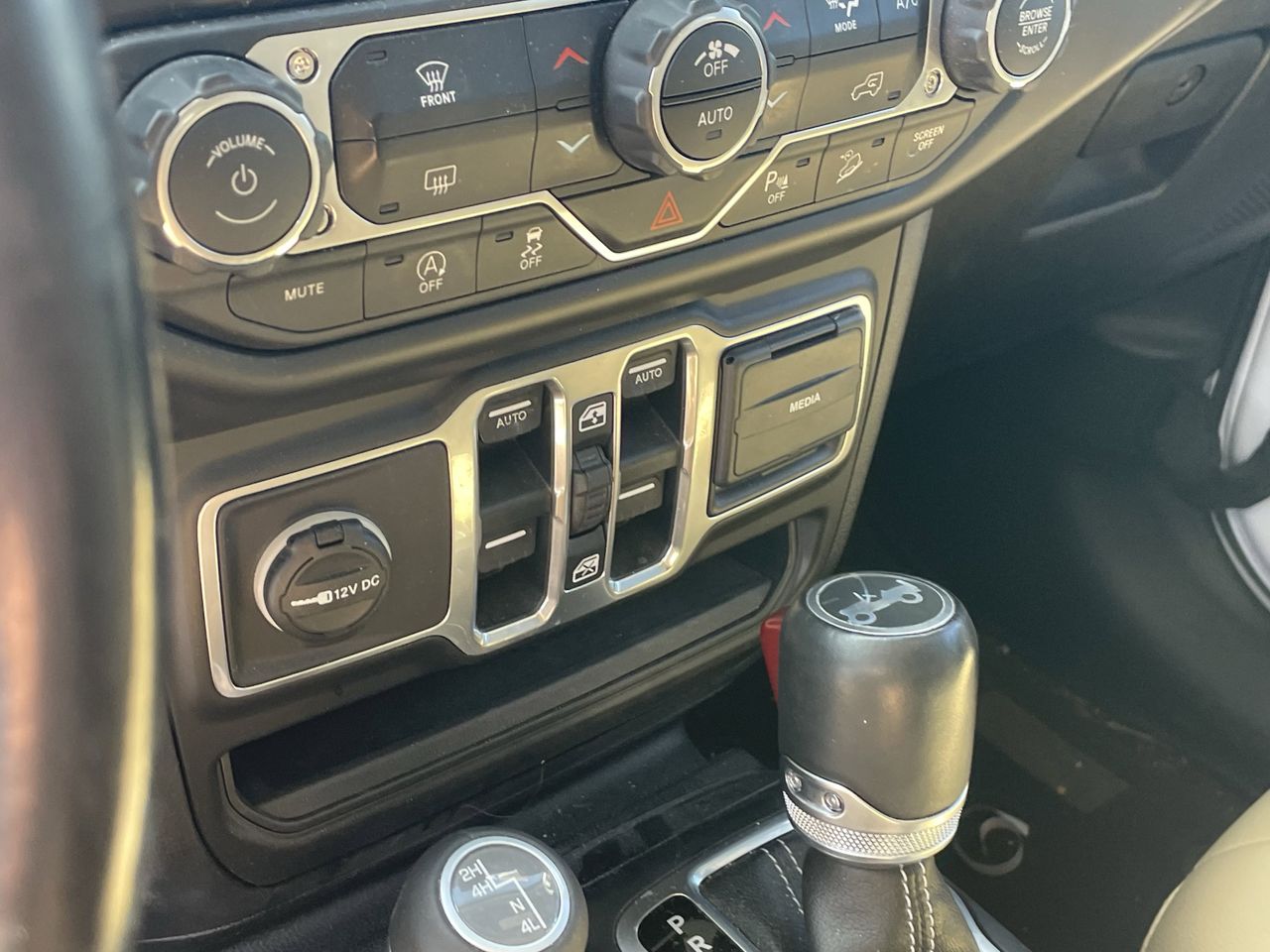 Used 2018 Bright White Jeep Unlimited Sahara 4x4 image 10