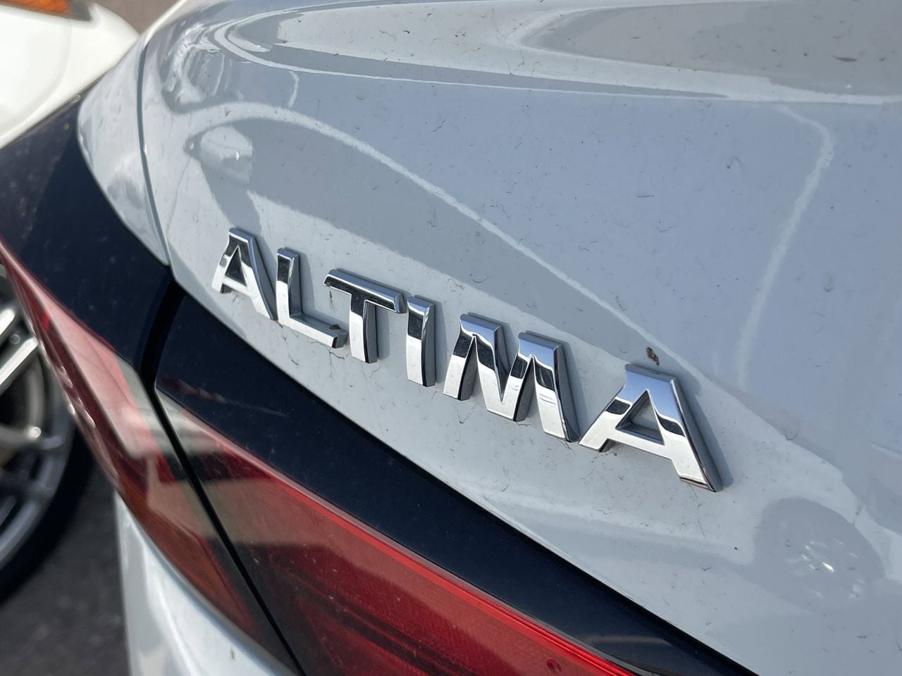 Used 2019 Glacier White Nissan 2.5 S image 7