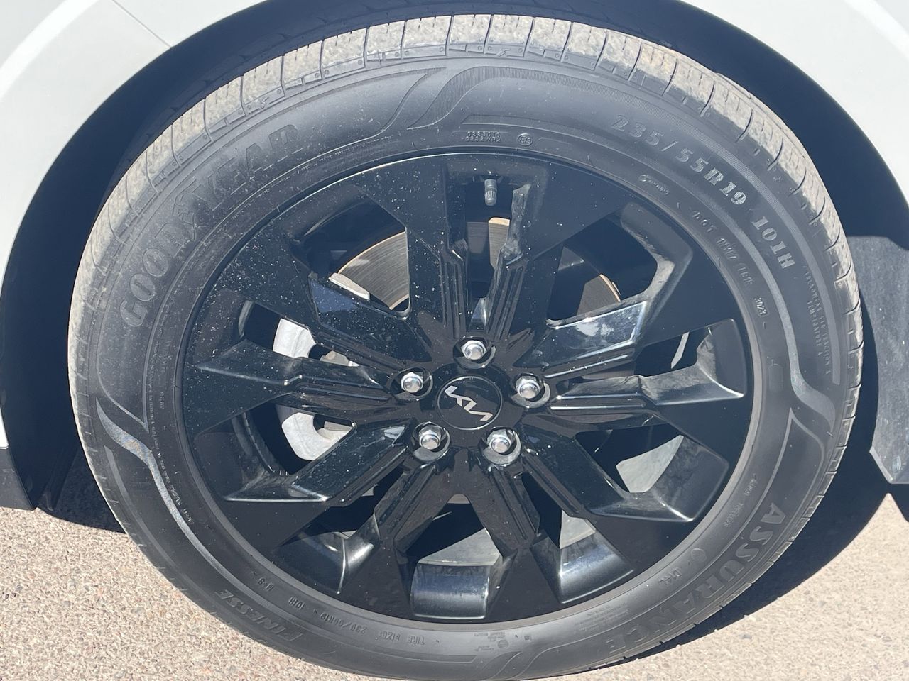 Certified Used 2024 Snow White Pearl Kia SX image 4