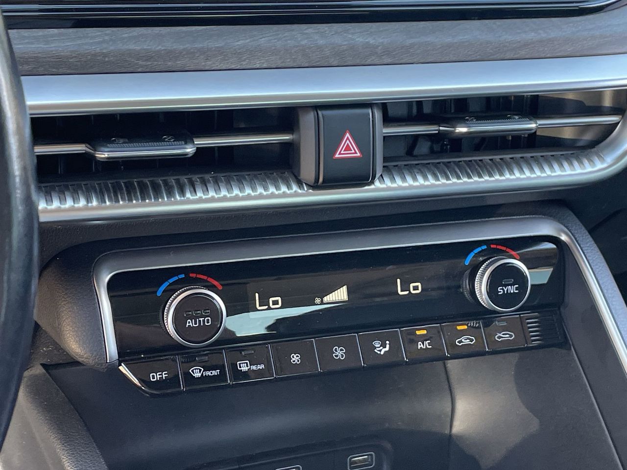 Used 2021 Crystal Beige Kia EX image 27