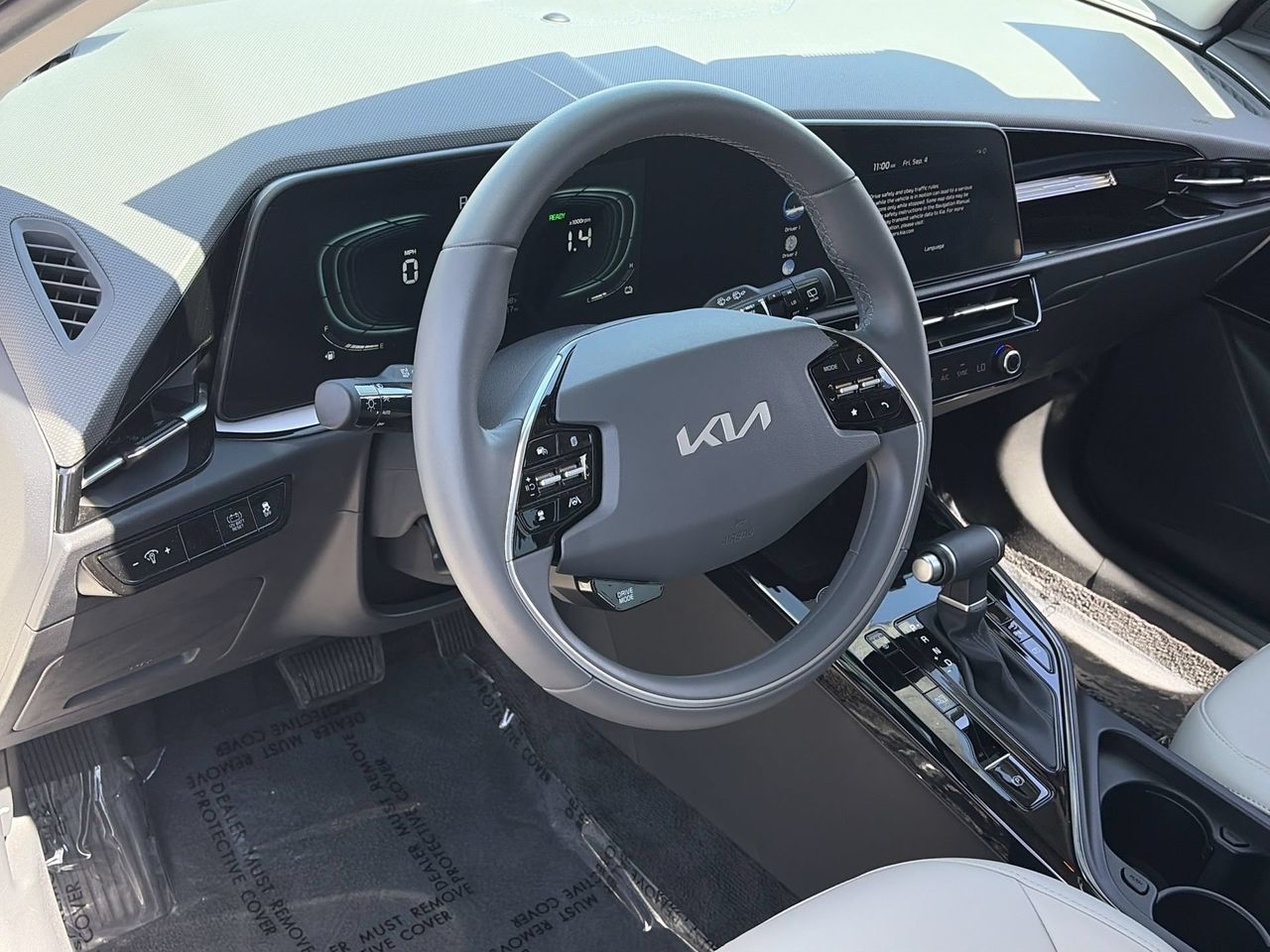 Certified Used 2025 Snow White Pearl Kia EX image 17