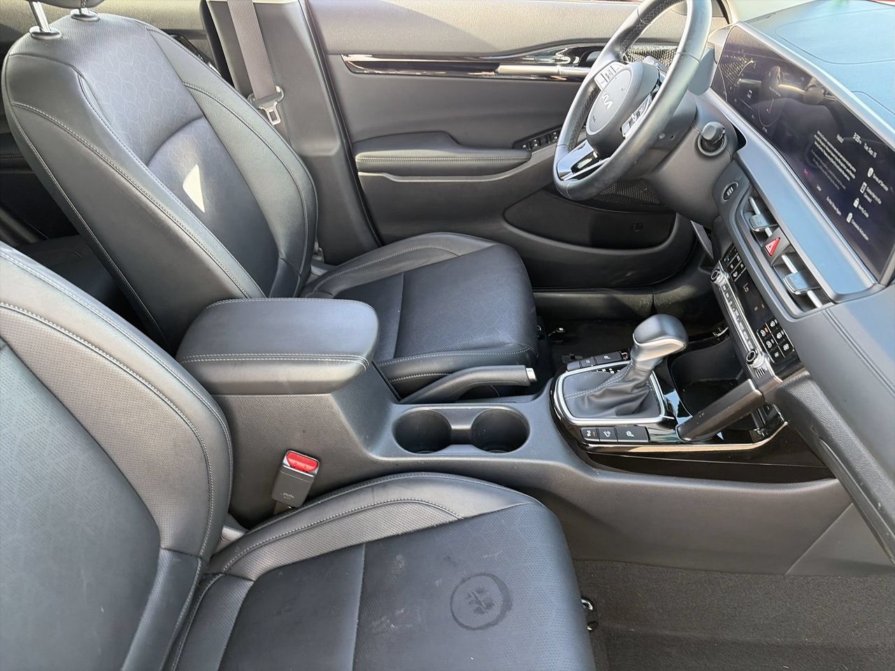 Certified Used 2025 Snow White Pearl Kia EX image 11