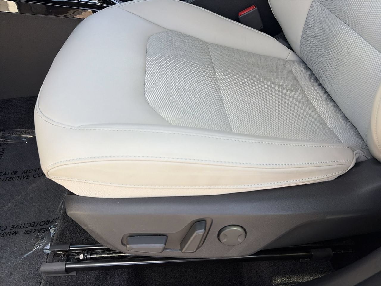 Certified Used 2025 Snow White Pearl Kia EX image 19