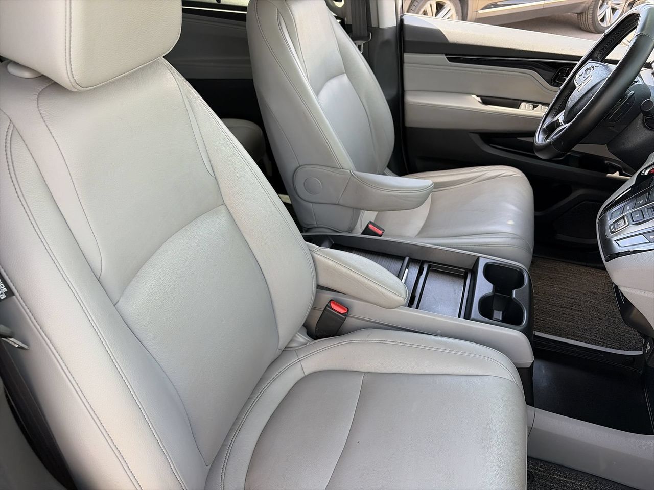 Used 2023 Obsidian Blue Pearl Honda Touring image 10