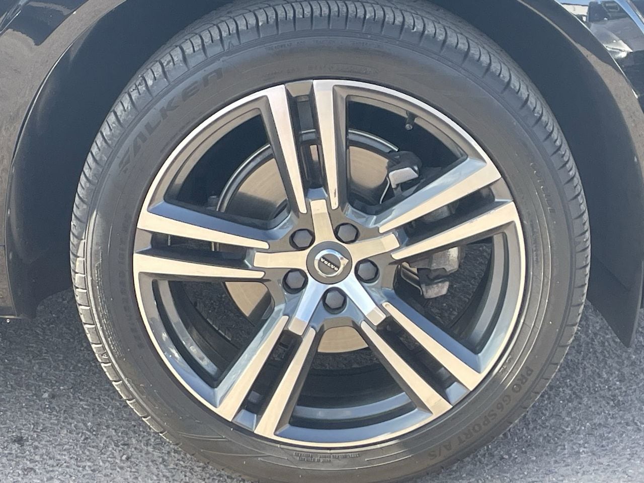 Used 2019 Onyx Black Volvo T5 Momentum image 9