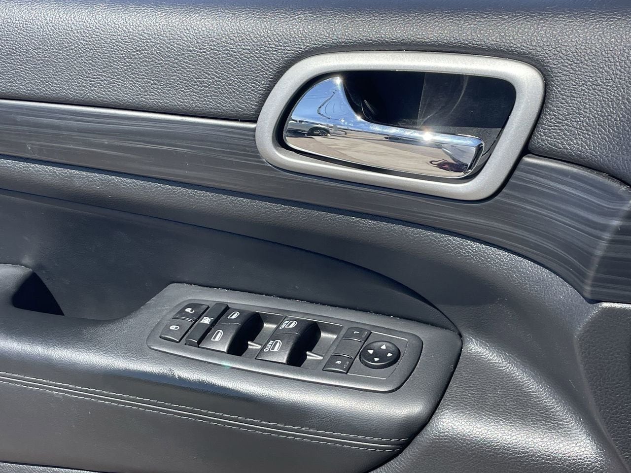 Used 2020 Bright White Jeep Laredo image 20