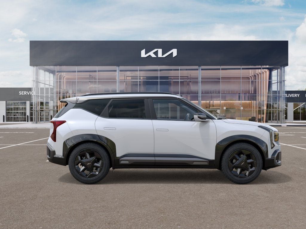 New 2027 Snow White Pearl Kia X-Line S image 7