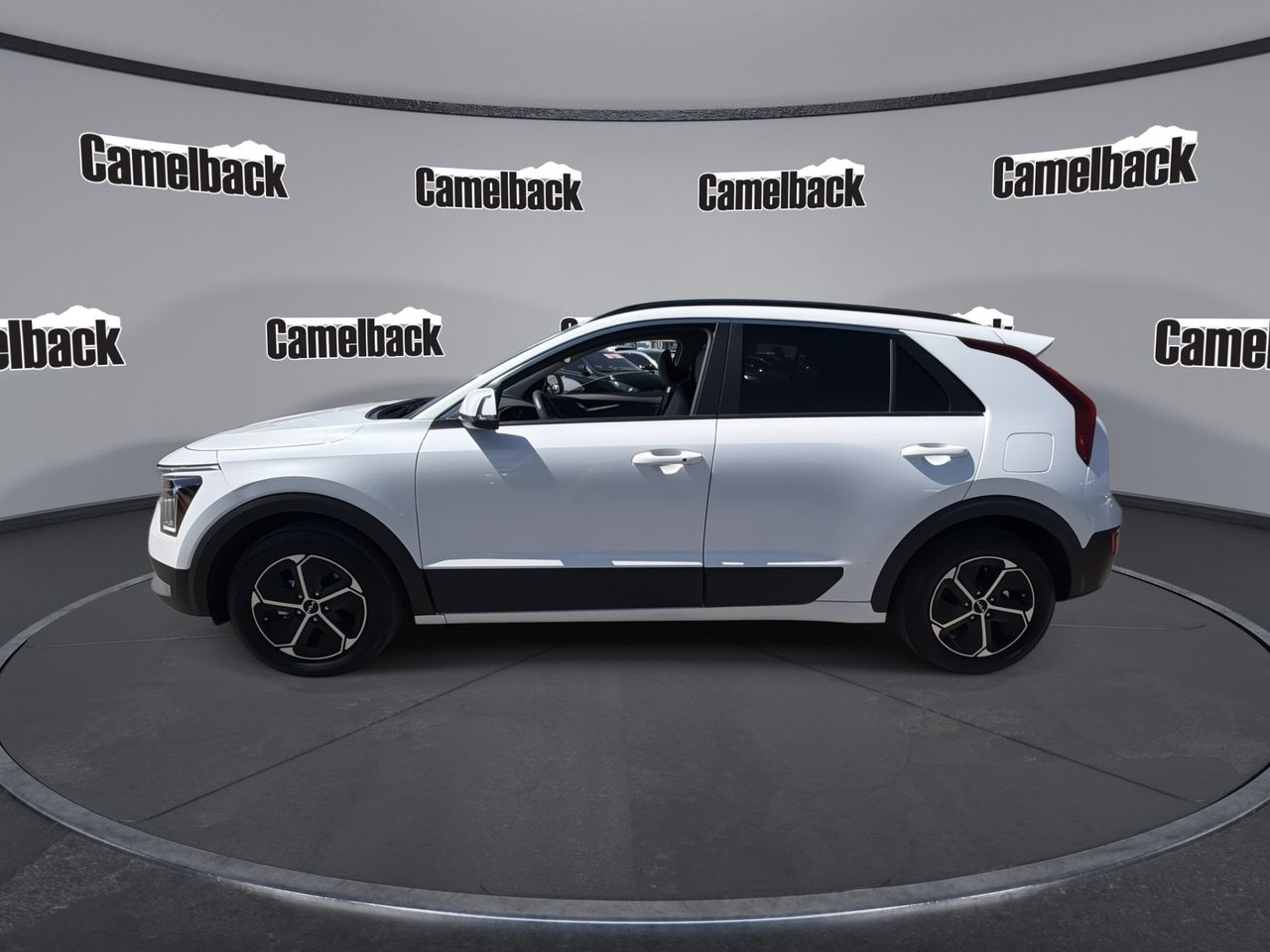 Certified Used 2025 Snow White Pearl Kia EX image 4