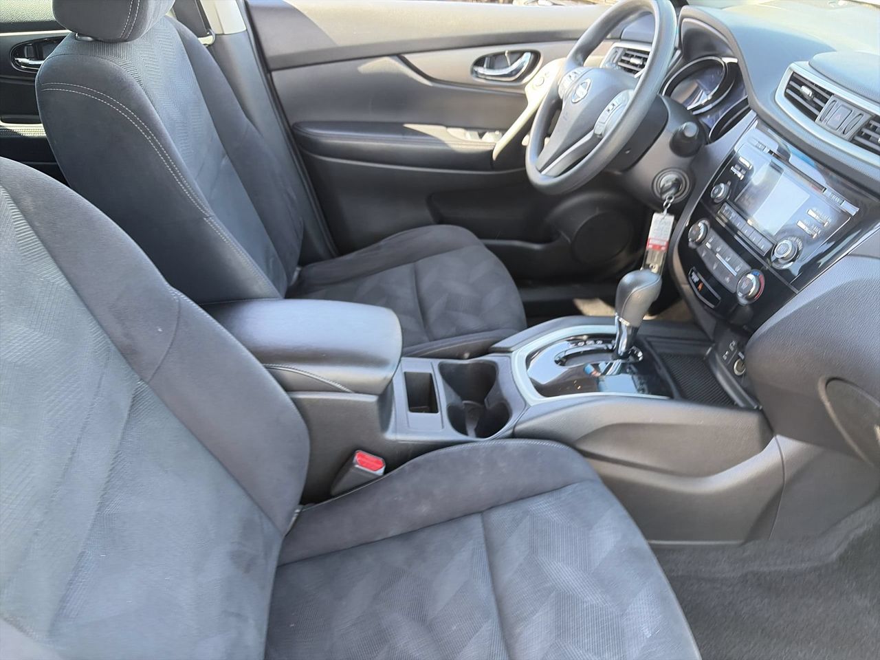Used 2016 Glacier White Nissan S image 11
