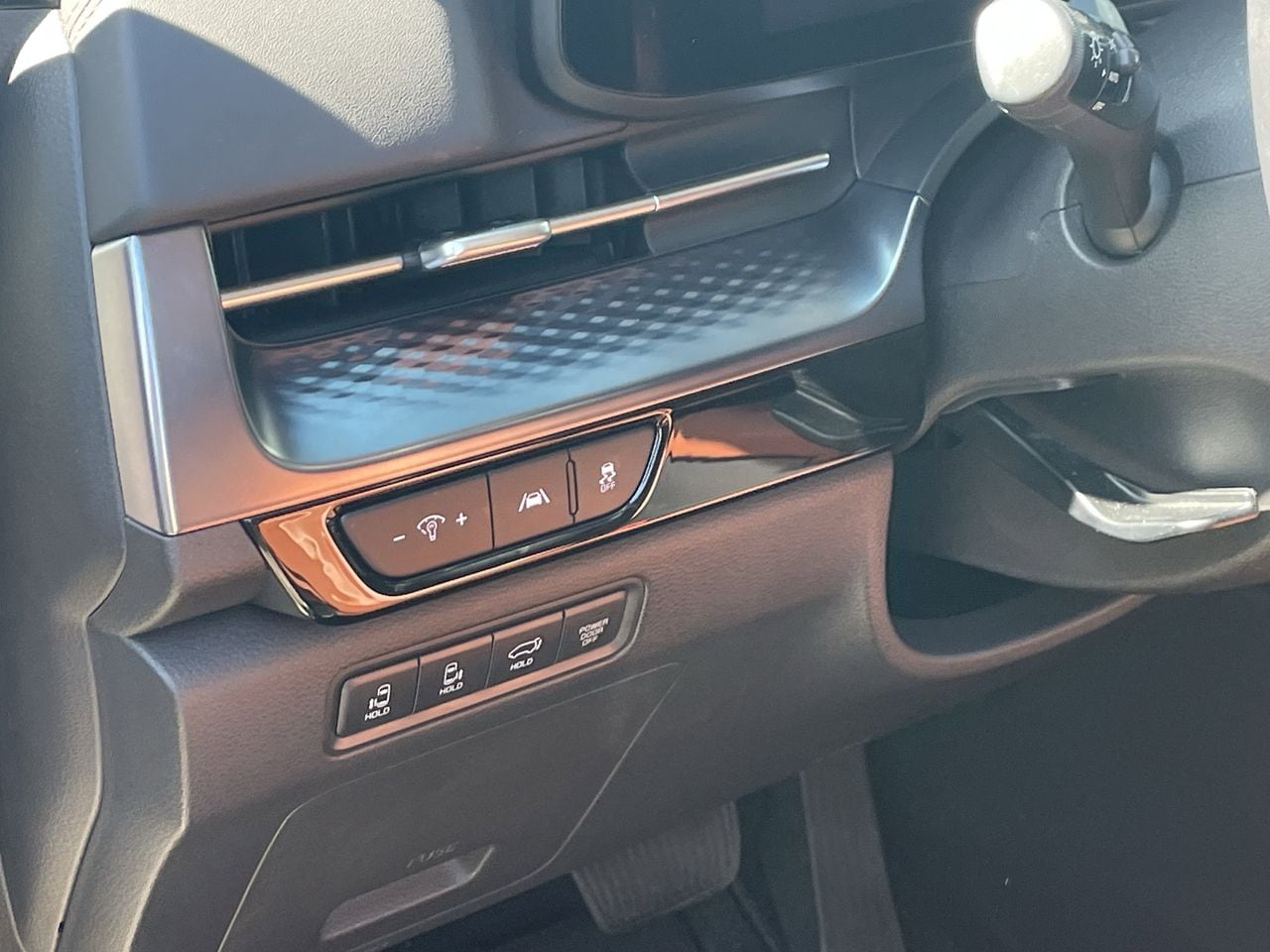 Certified Used 2024 Snow White Pearl Kia SX image 7