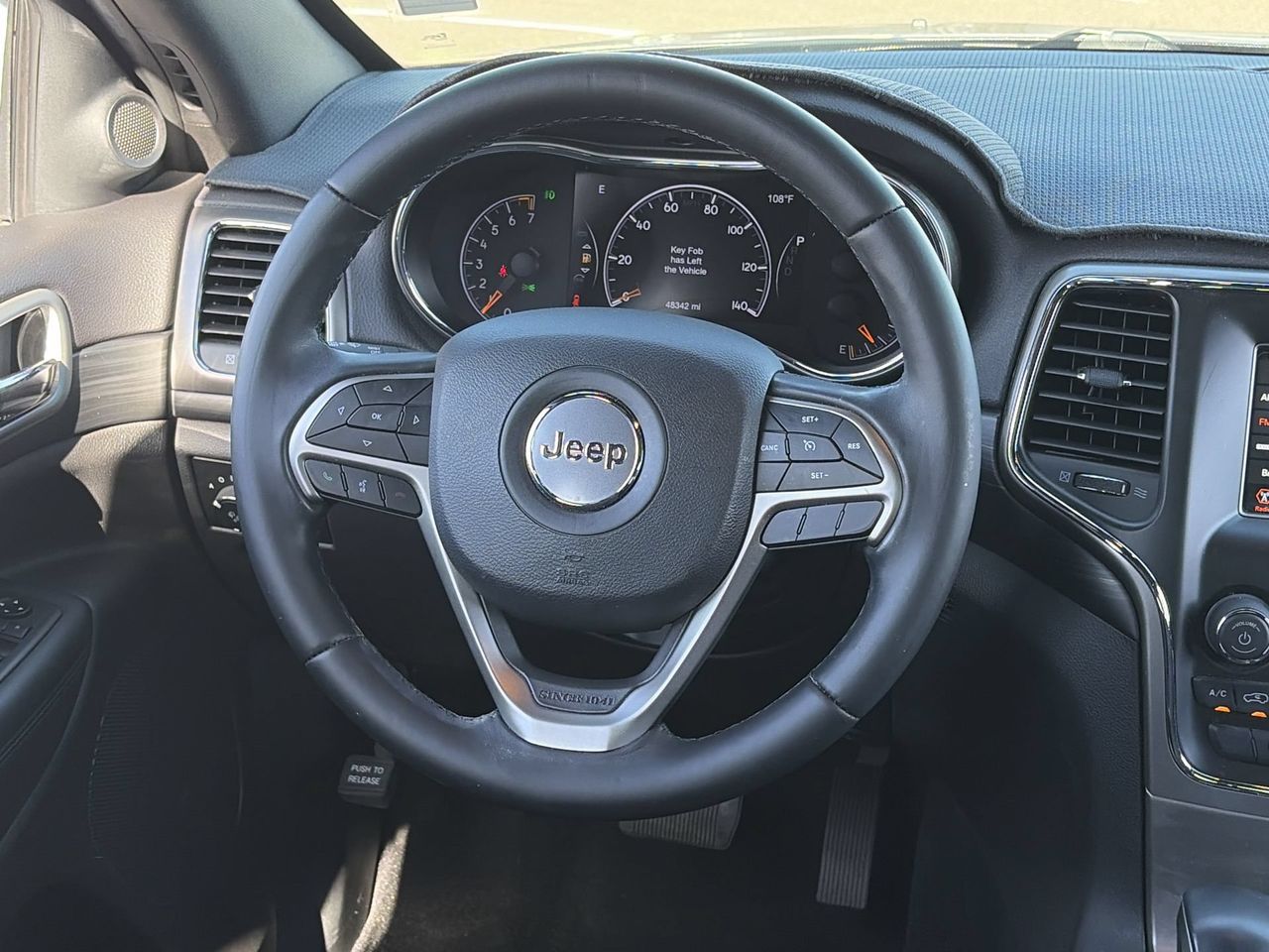 Used 2020 Granite Crystal Jeep Laredo image 13