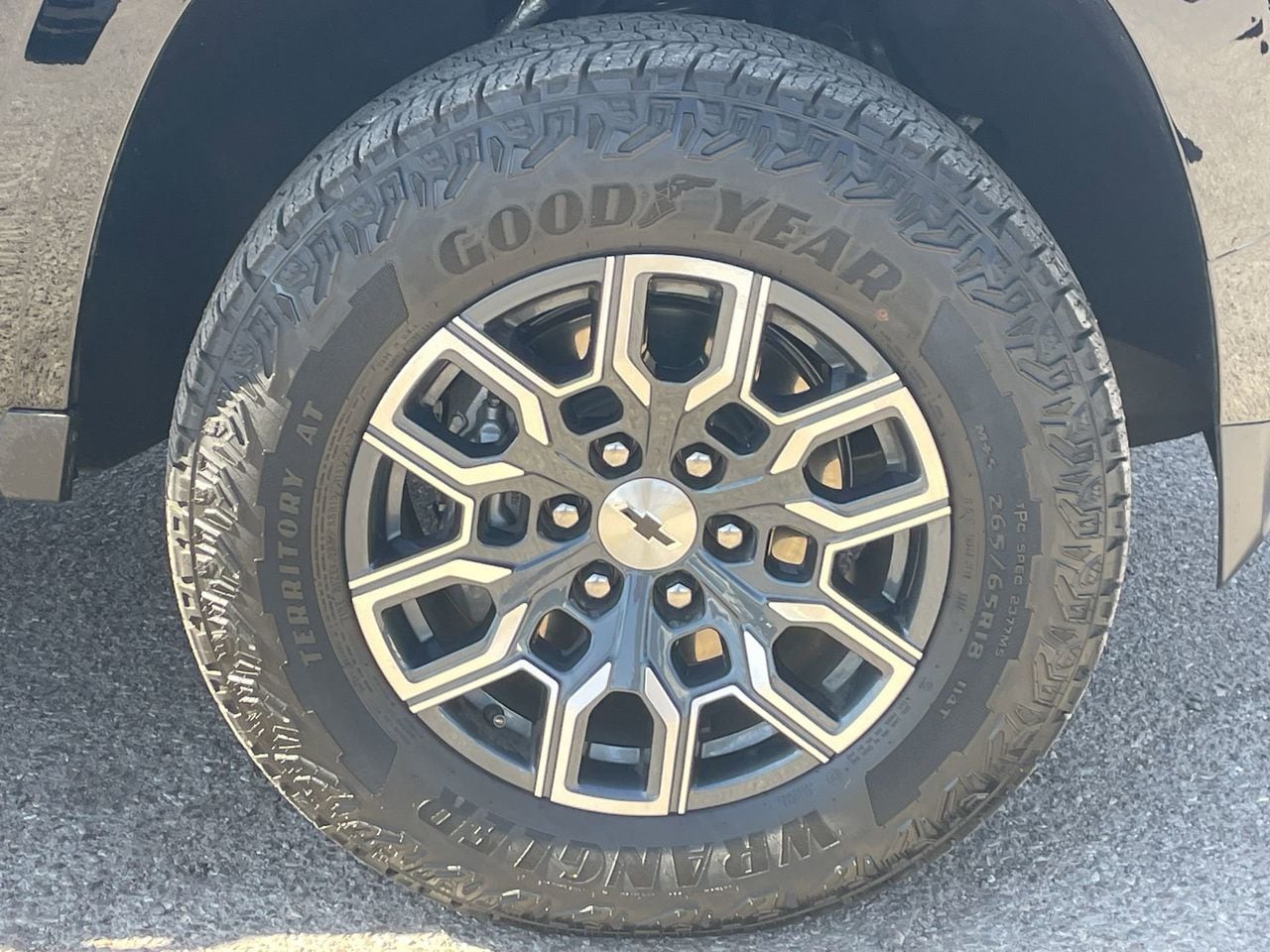 Used 2024 Black Chevrolet Z71 image 9