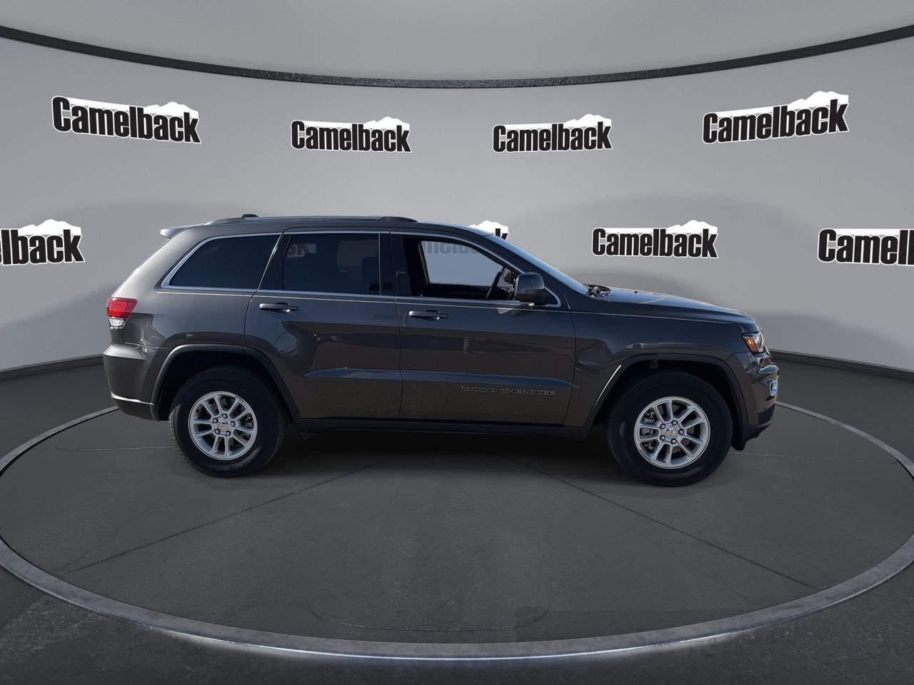Used 2020 Granite Crystal Jeep Laredo image 8
