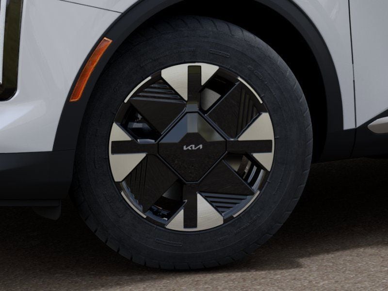 New 2026 Snow White Pearl Kia LX image 9