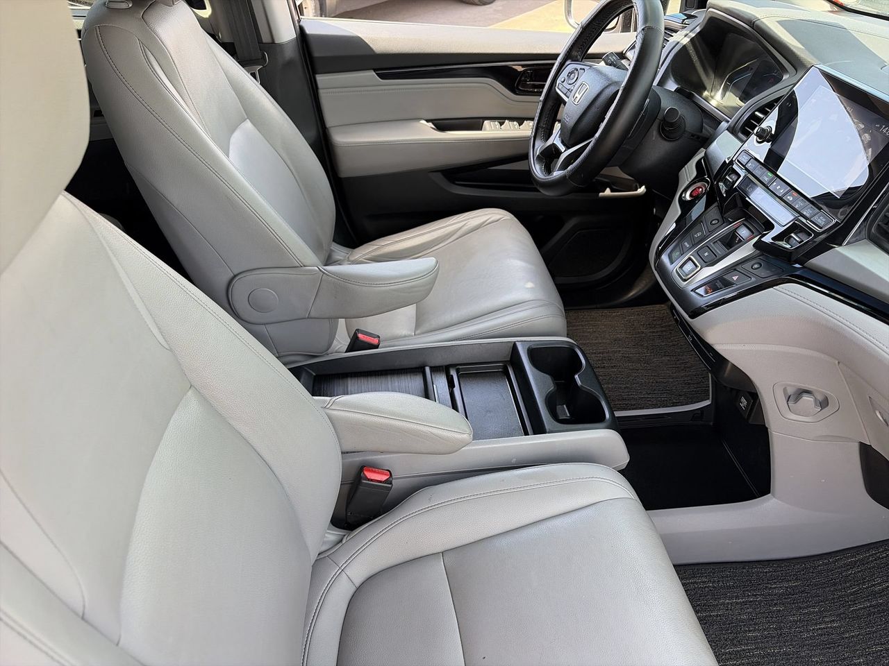 Used 2023 Obsidian Blue Pearl Honda Touring image 11