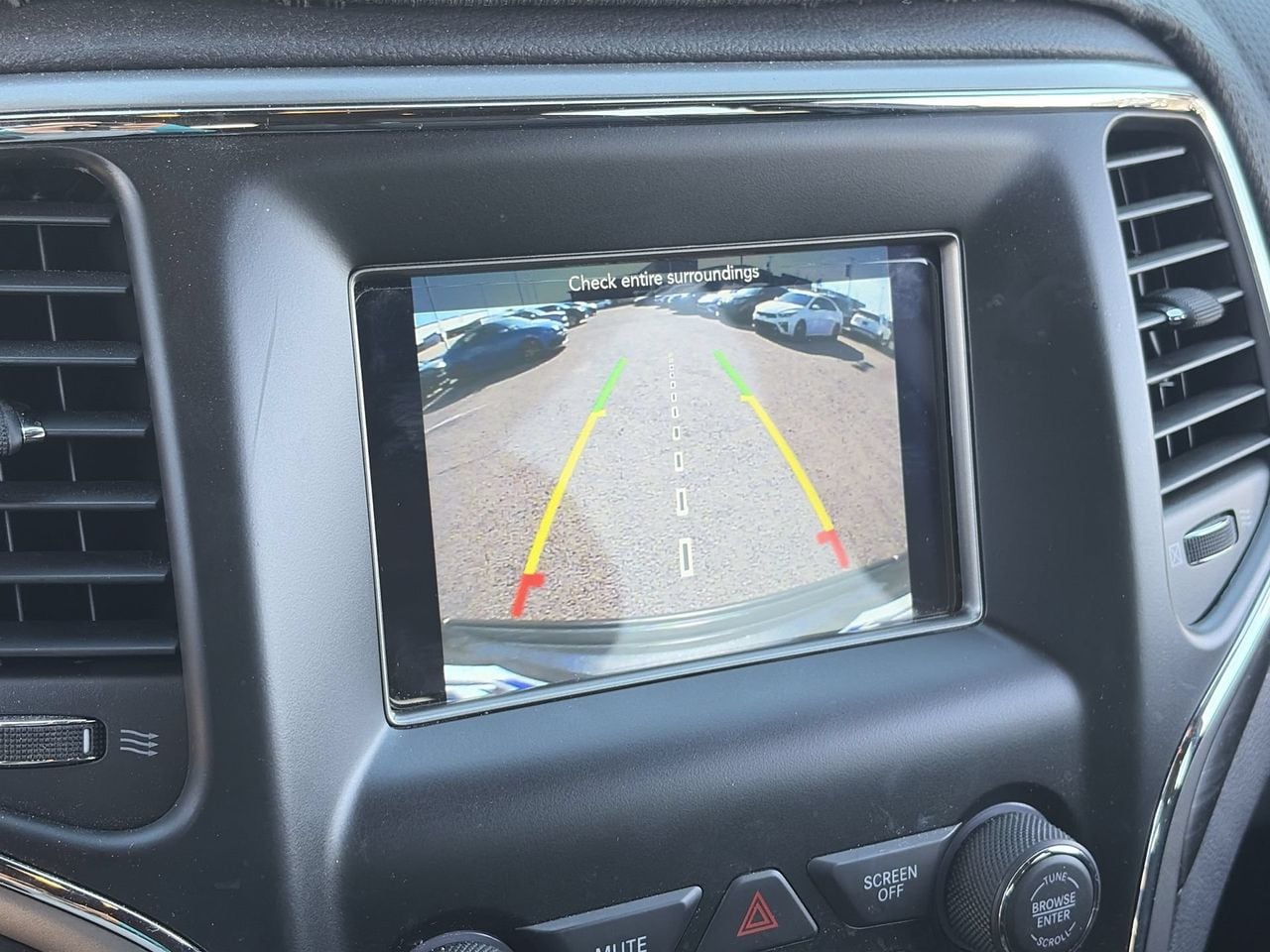 Used 2020 Granite Crystal Jeep Laredo image 25