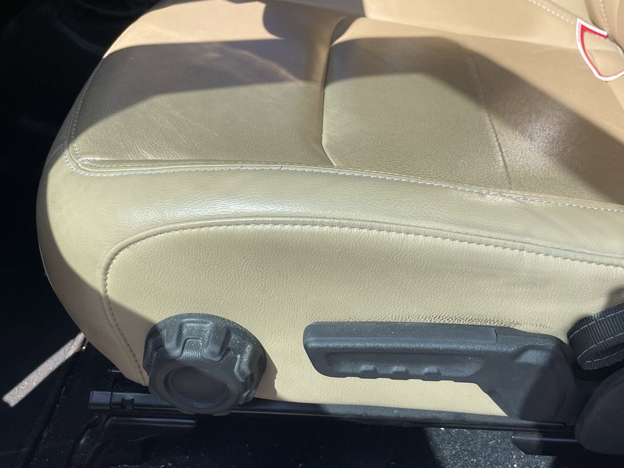 Used 2018 Bright White Jeep Unlimited Sahara 4x4 image 7