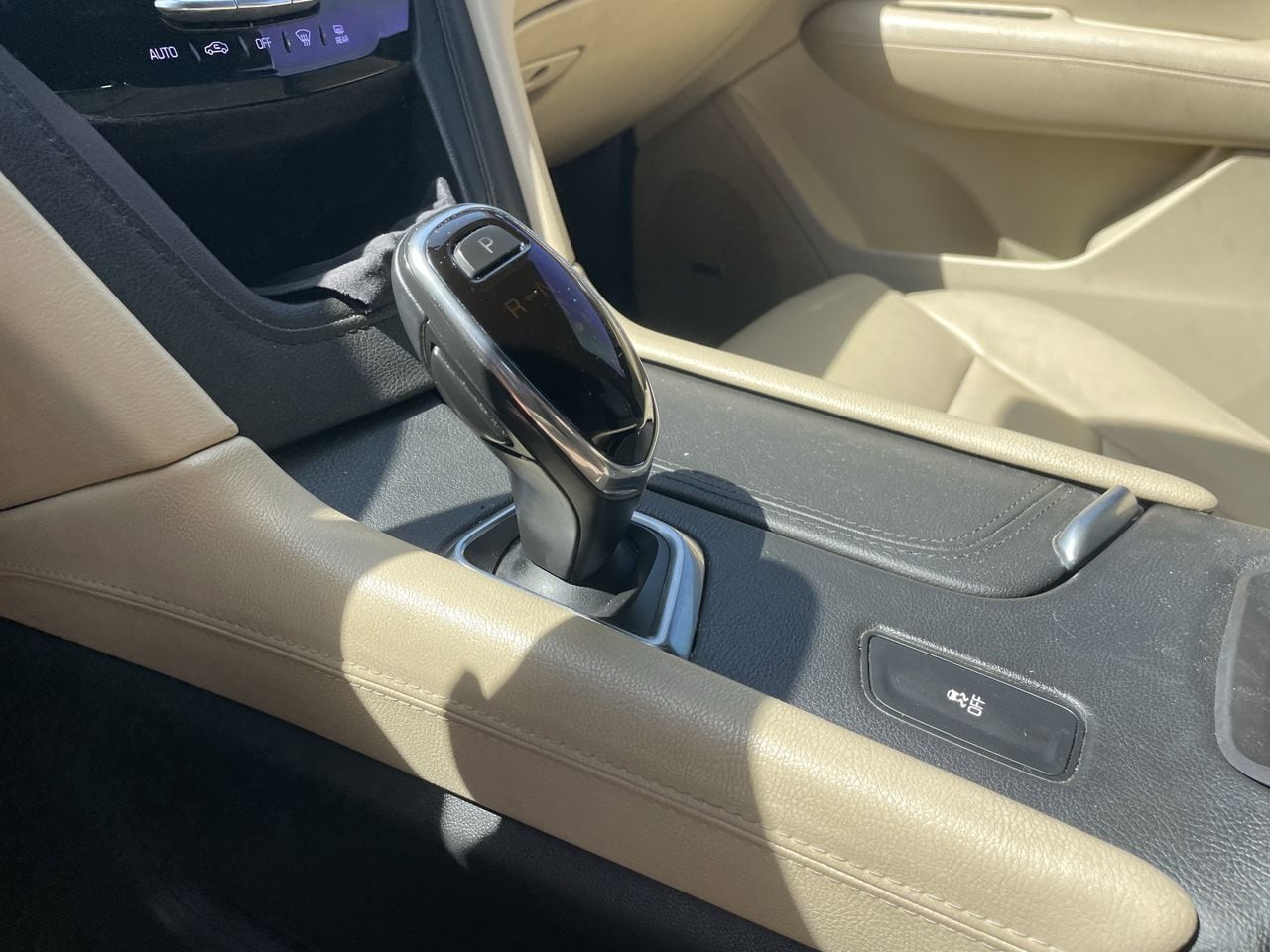 Used 2018 Midnight Sky CADILLAC Luxury image 7