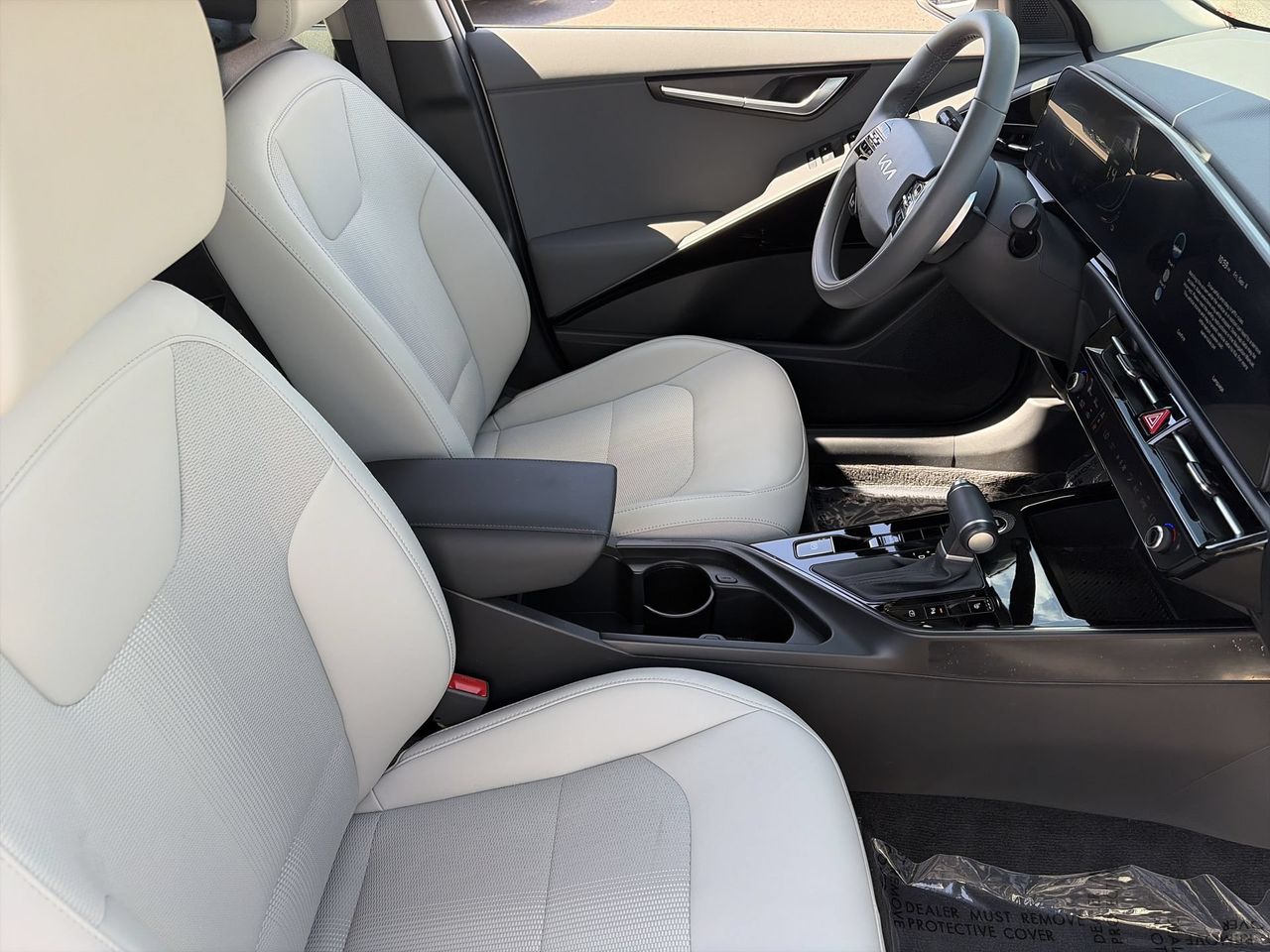 Certified Used 2025 Snow White Pearl Kia EX image 11