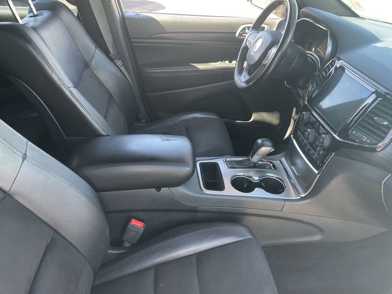 Used 2020 Bright White Jeep Laredo image 11