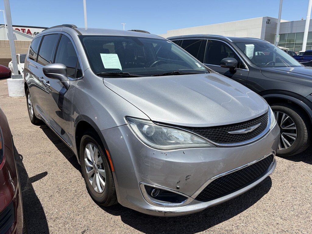 Used 2017 Chrysler Pacifica Touring-L Van