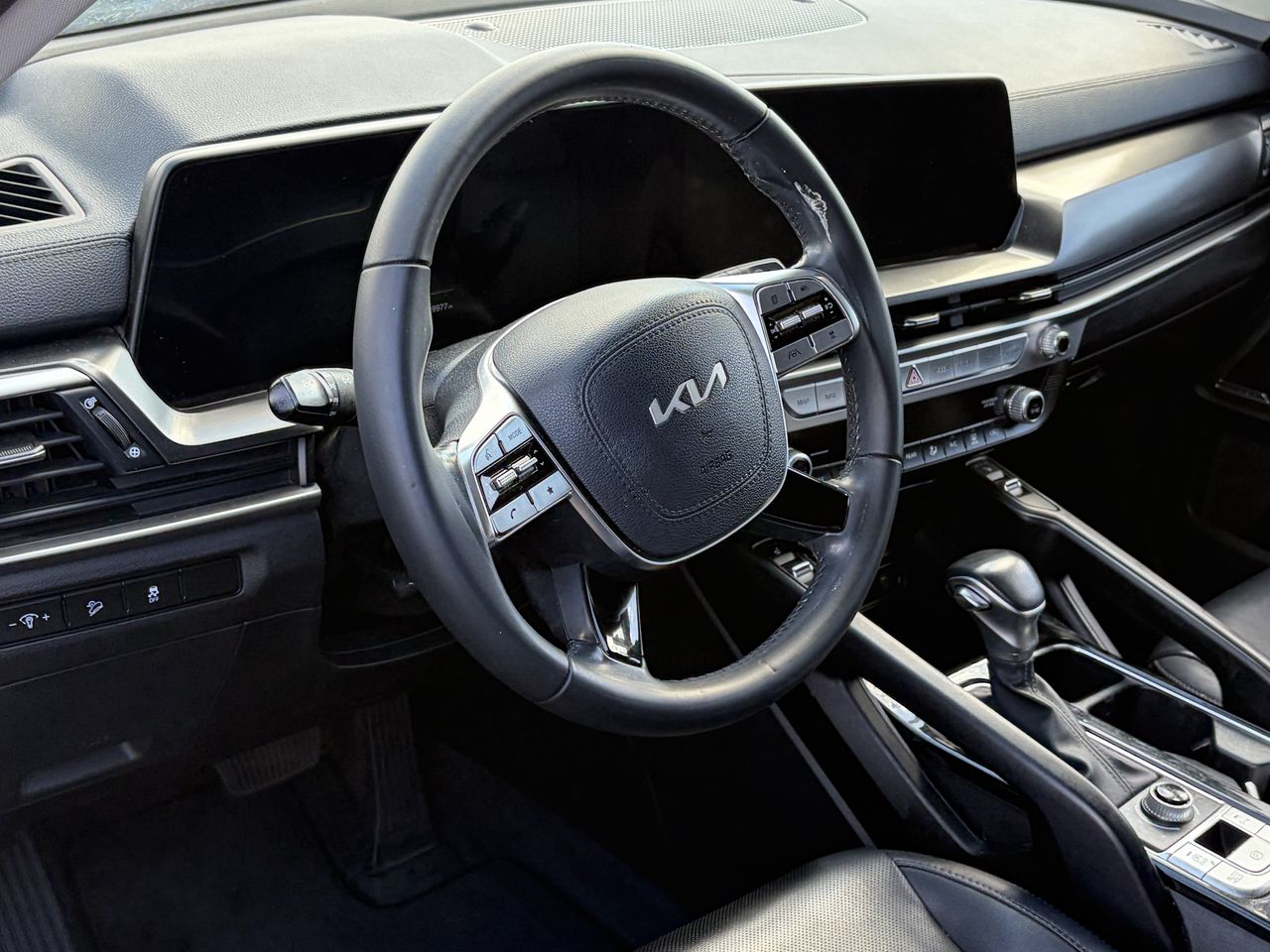 Used 2024 Everlasting Silver Kia S image 8
